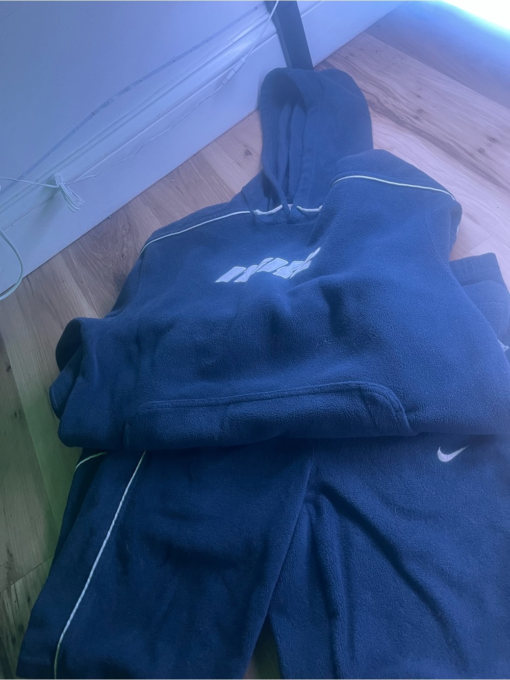 Nike Navy Blue Hooded Pullover Sweatshirt with White Piping